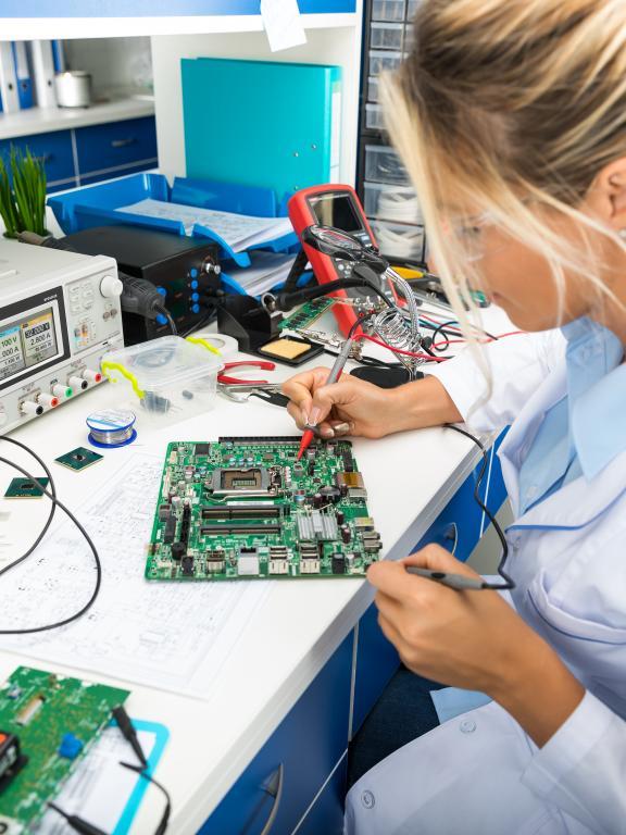 Electronic engineering deals technician